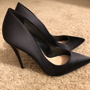 ALDO SATIN PUMP size 5 LIKE NEW